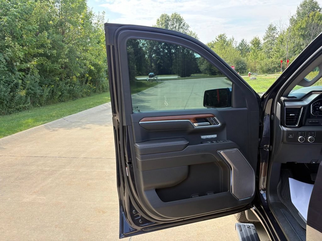 Used 2023 GMC Sierra 1500 Denali w/ Denali Reserve Package AWD/4WD image 13