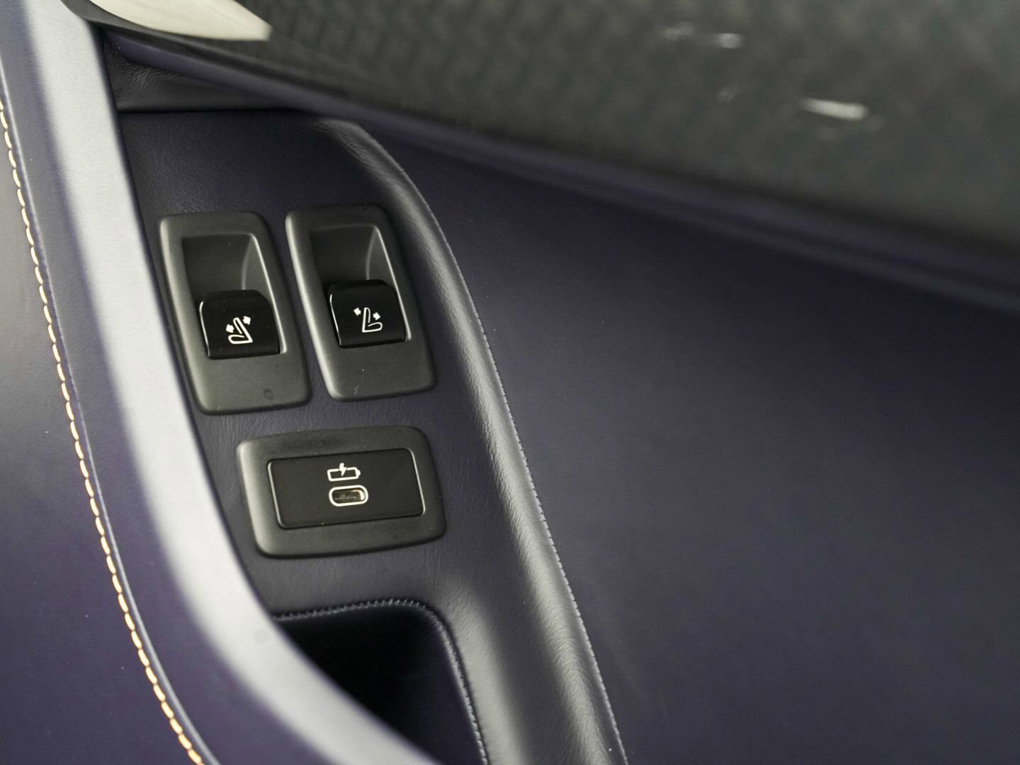 New 2026 Rolls-Royce Cullinan Black Badge image 41