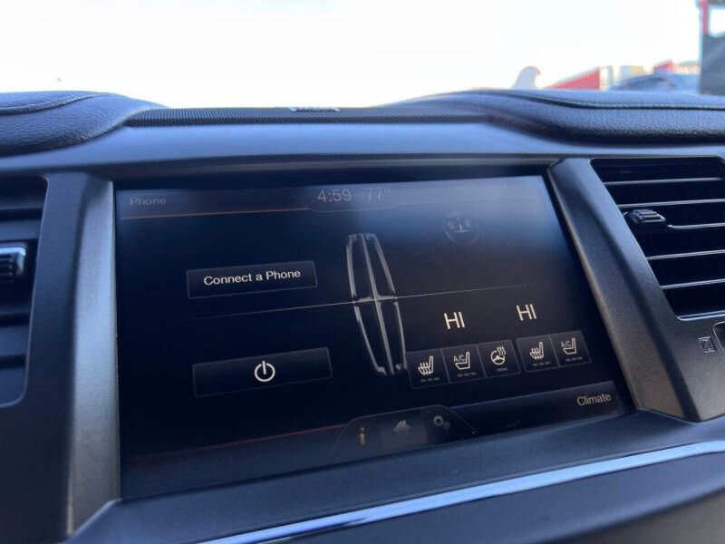 Used 2015 Lincoln MKS w/ Equipment Group 101A image 18