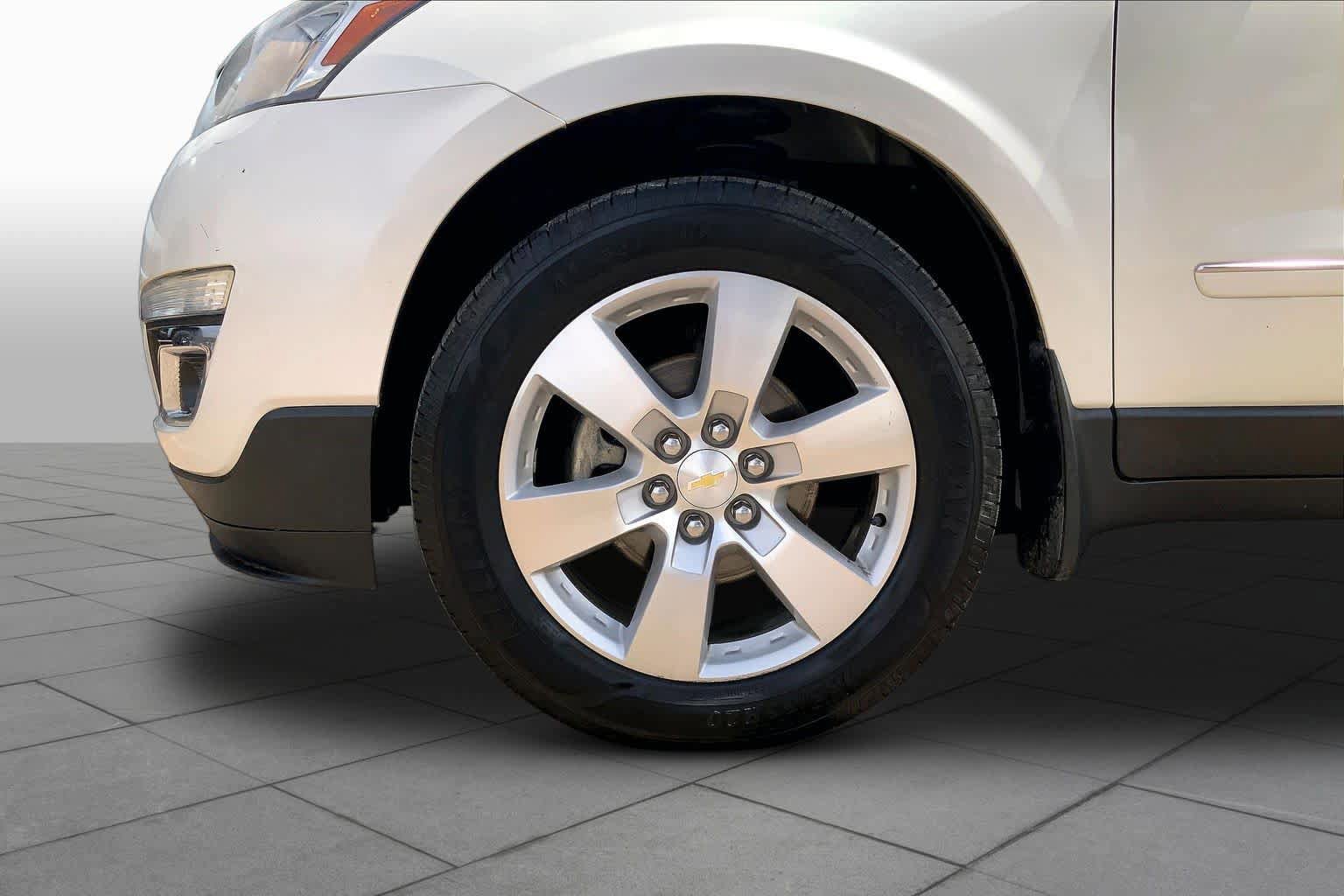 Used 2015 Chevrolet Traverse LTZ FWD image 10