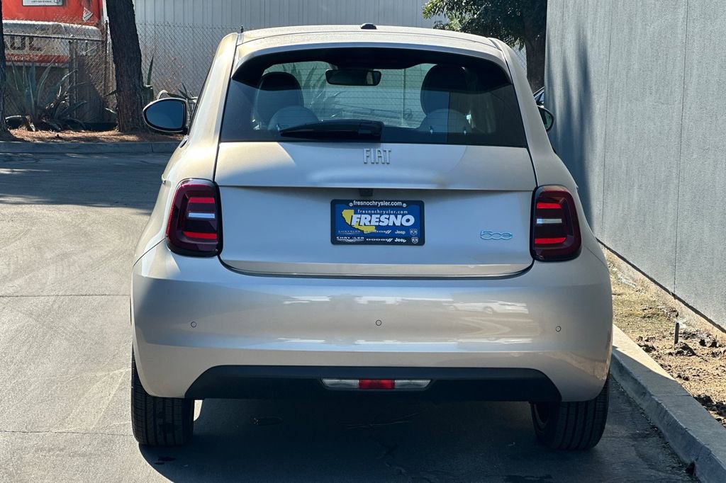 New 2025 FIAT 500 e image 5