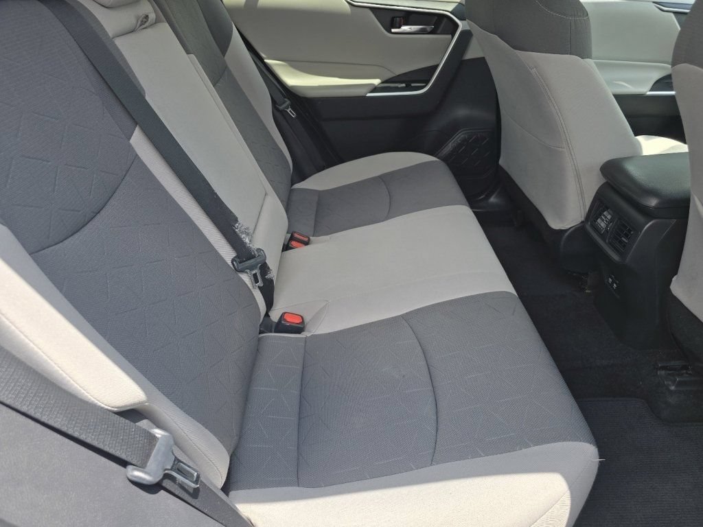 Used 2020 Toyota RAV4 XLE FWD image 21