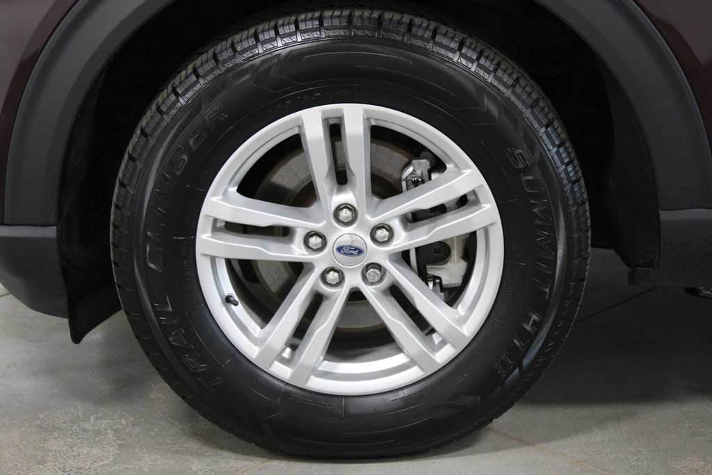 Used 2023 Ford Explorer XLT w/ Equipment Group 202A AWD/4WD image 18