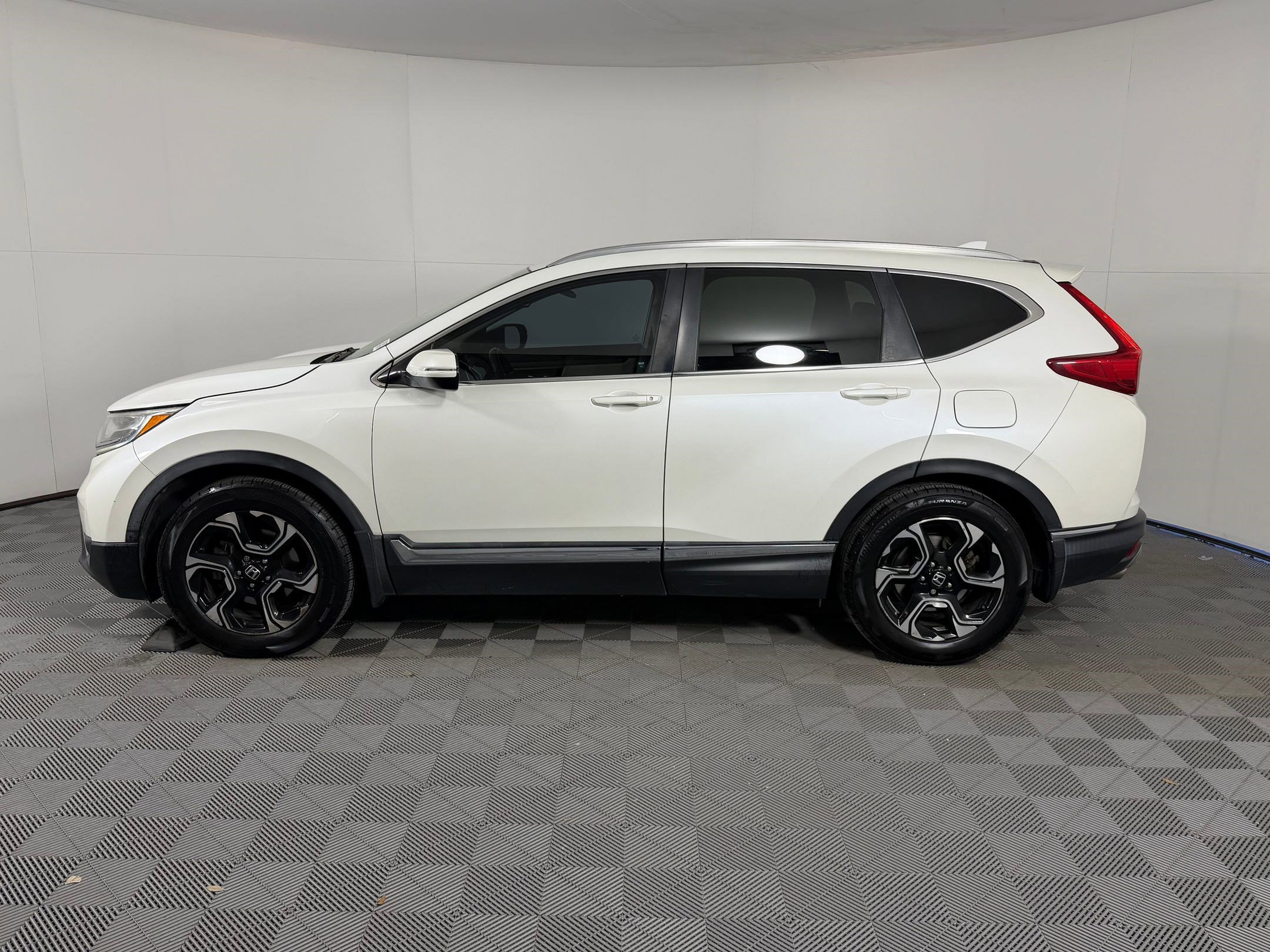Used 2018 Honda CR-V Touring image 2