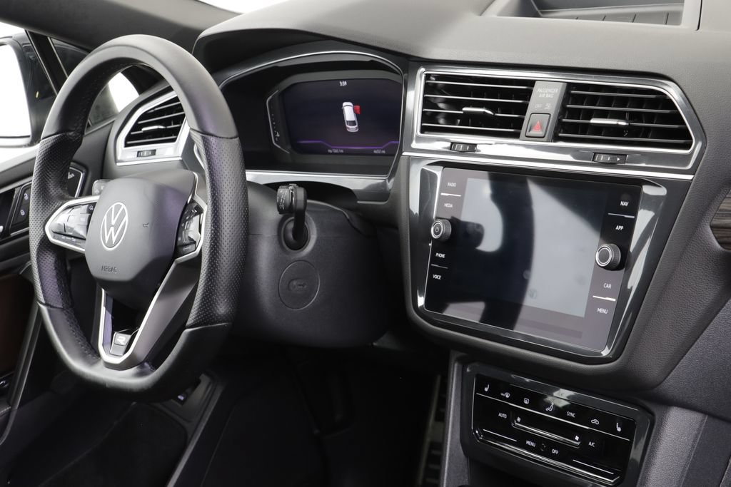 Certified 2022 Volkswagen Tiguan SEL R-Line AWD/4WD image 23