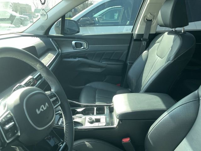 Used 2025 Kia Sorento SX image 4