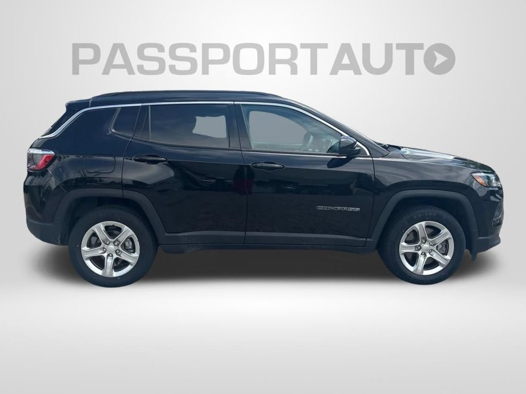 Used 2024 Jeep Compass Latitude AWD/4WD image 5