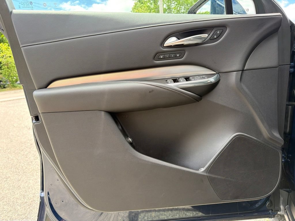 Used 2019 Cadillac XT4 Premium Luxury w/ Cold Weather Package AWD/4WD image 13