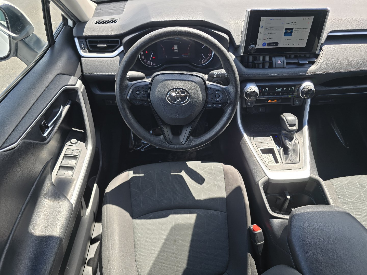 Used 2024 Toyota RAV4 XLE FWD image 28