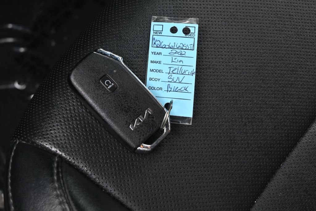 Used 2022 Kia Telluride LX FWD image 18