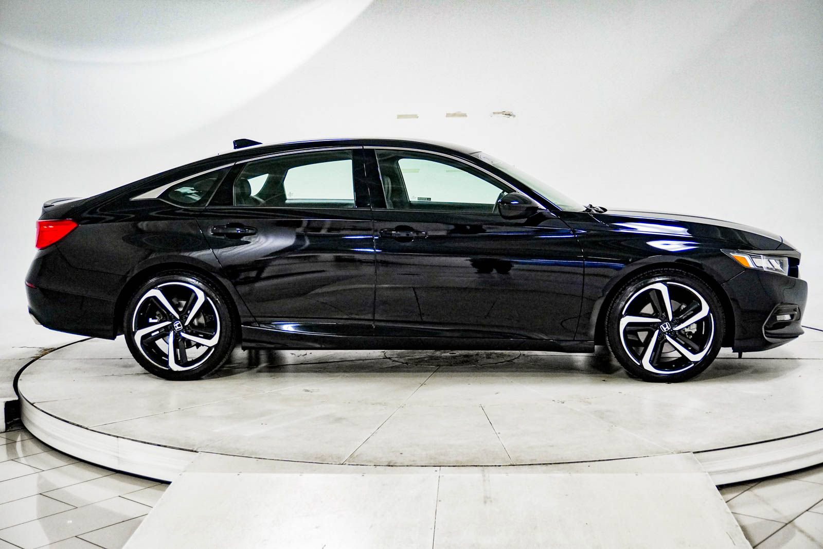 Used 2019 Honda Accord Sport image 11
