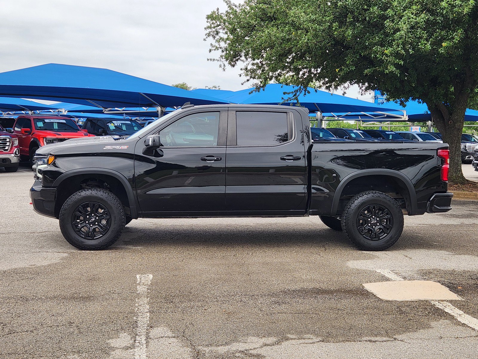 Used 2022 Chevrolet Silverado 1500 ZR2 w/ Technology Package AWD/4WD image 3