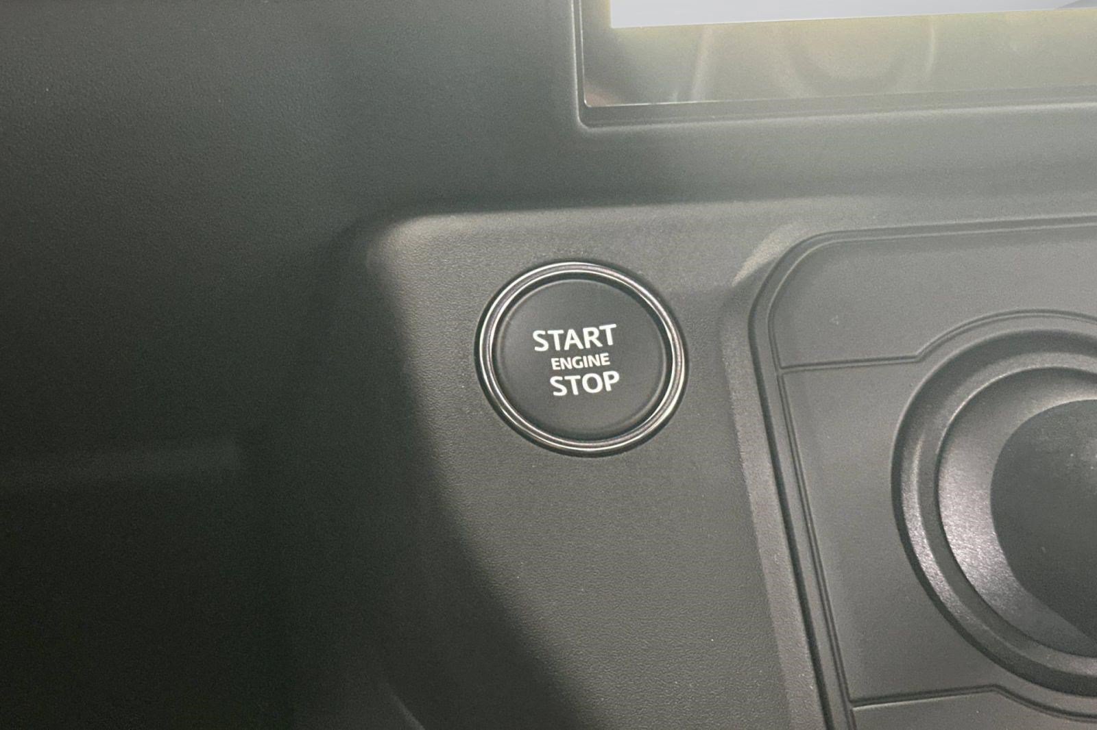 New 2026 Land Rover Defender 110 X-Dynamic SE AWD/4WD image 18