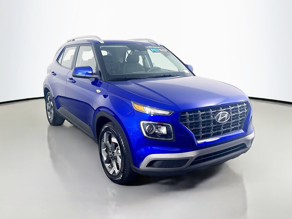 Certified 2025 Hyundai Venue SEL FWD image 3