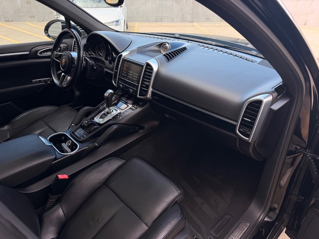 Used 2016 Porsche Cayenne w/ Premium Package AWD/4WD image 22