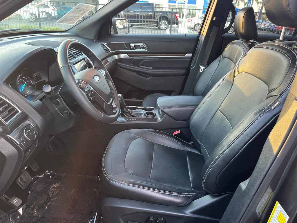 Used 2019 Ford Explorer Limited w/ Class III Trailer Tow Package FWD image 9