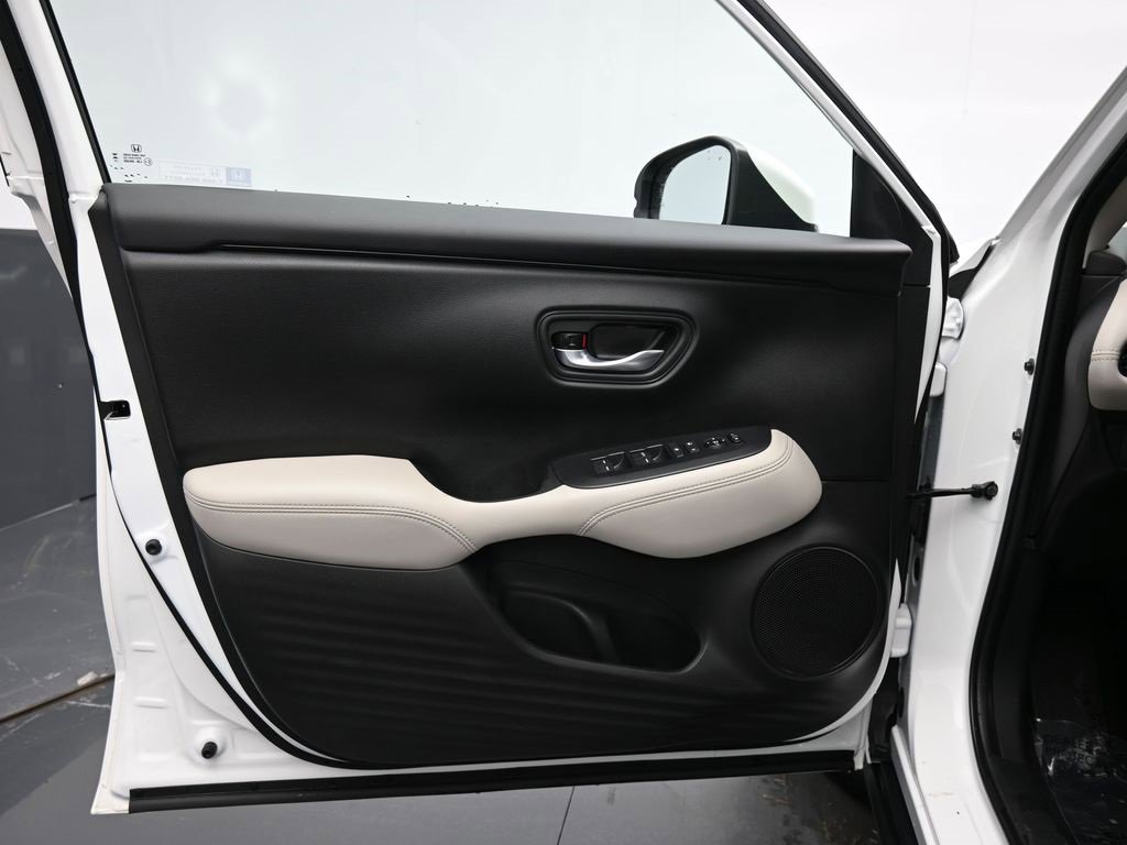 Certified 2026 Honda HR-V LX image 30