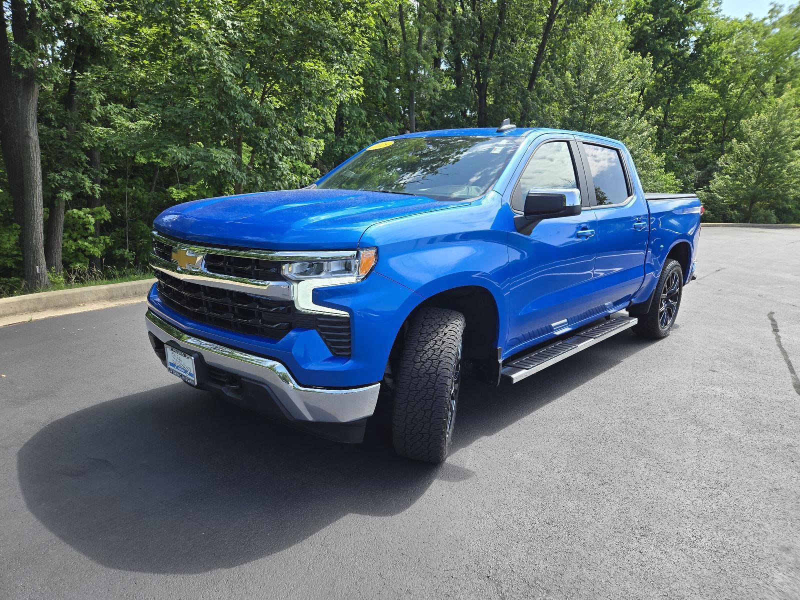 Used 2025 Chevrolet Silverado 1500 LT AWD/4WD image 4