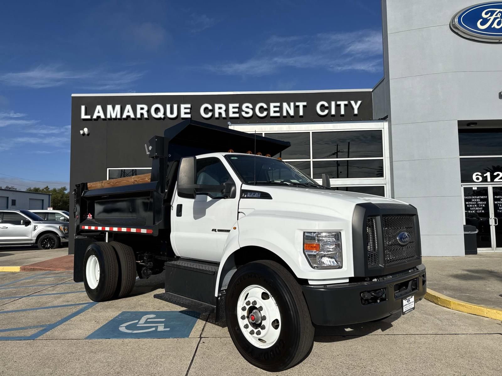Used 2025 Ford F650 2WD Regular Cab Super Duty image 1
