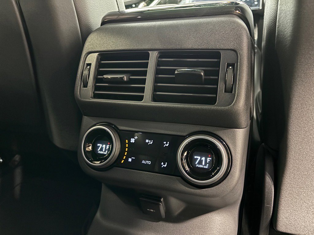 New 2026 Land Rover Range Rover Velar Dynamic SE image 37