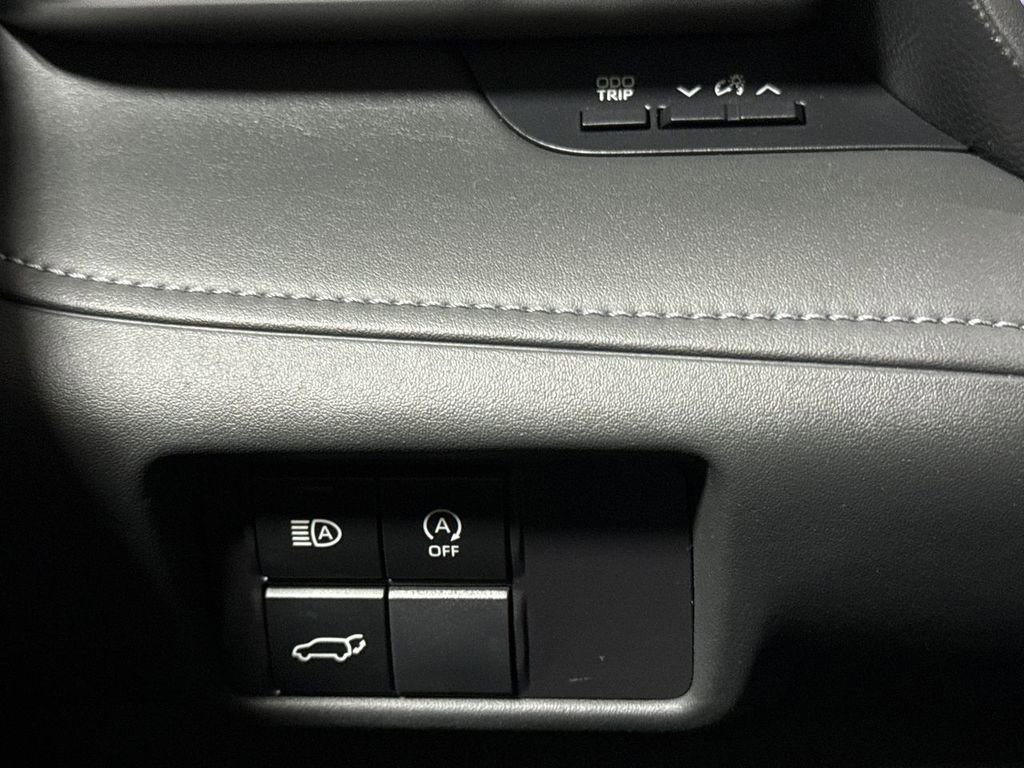 Used 2024 Toyota Highlander LE image 18