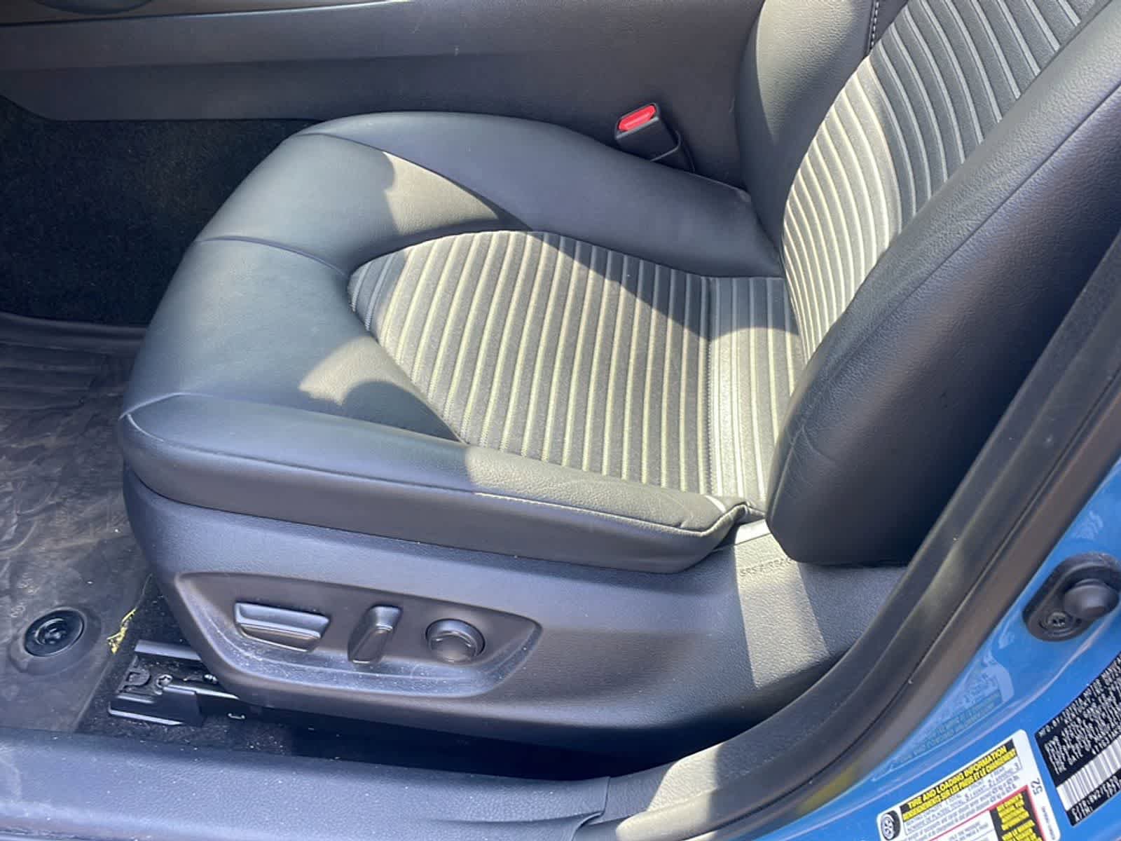 Used 2023 Toyota Camry SE FWD image 14