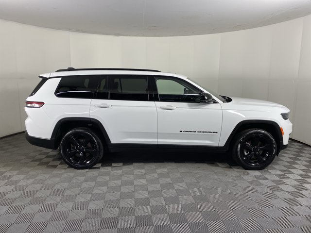 Used 2025 Jeep Grand Cherokee L Limited w/ Black Appearance Package AWD/4WD image 8