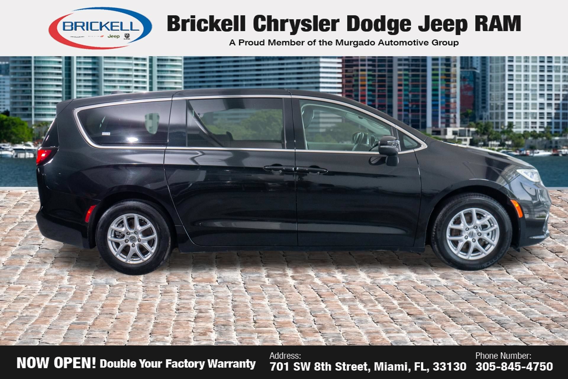 Used 2023 Chrysler Pacifica Touring-L FWD image 8