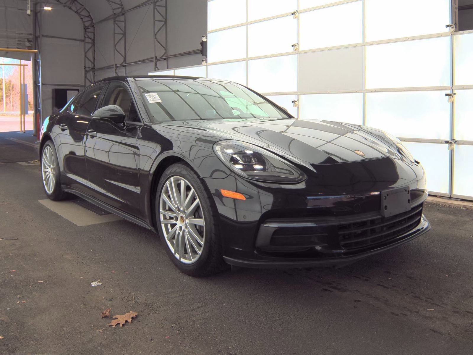 Used 2018 Porsche Panamera 4 image 3