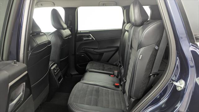 Used 2025 Mitsubishi Outlander SE image 17