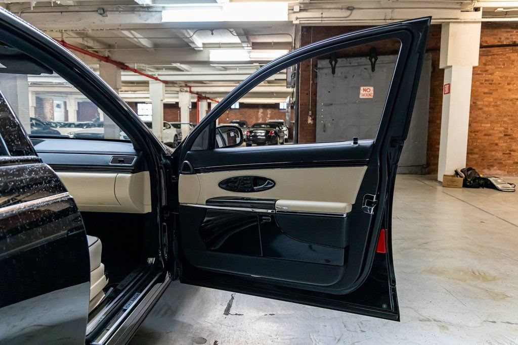 Used 2009 Maybach 62 S RWD image 88