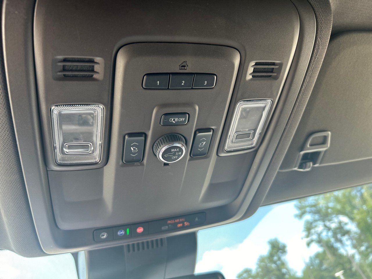 Used 2024 GMC Yukon SLT w/ SLT Luxury Package RWD image 15