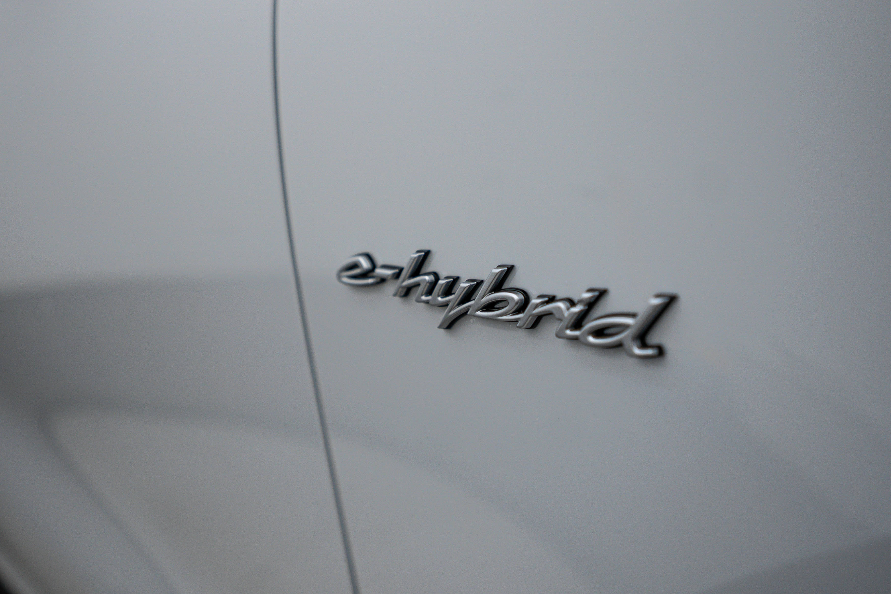 Certified 2025 Porsche Cayenne E-Hybrid Coupe AWD/4WD image 12