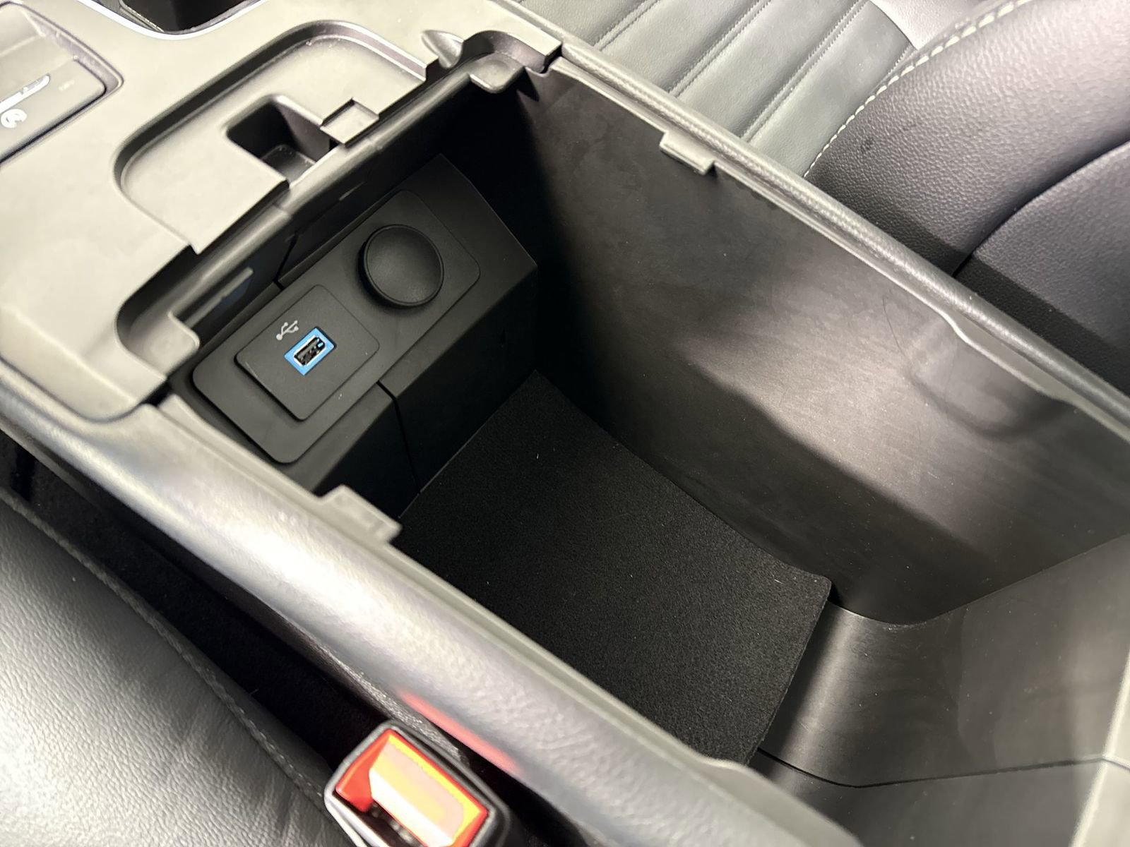 Used 2017 Ford Fusion SE w/ Fusion SE Technology Package image 22