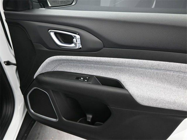 Used 2025 Jeep Compass Sport image 11