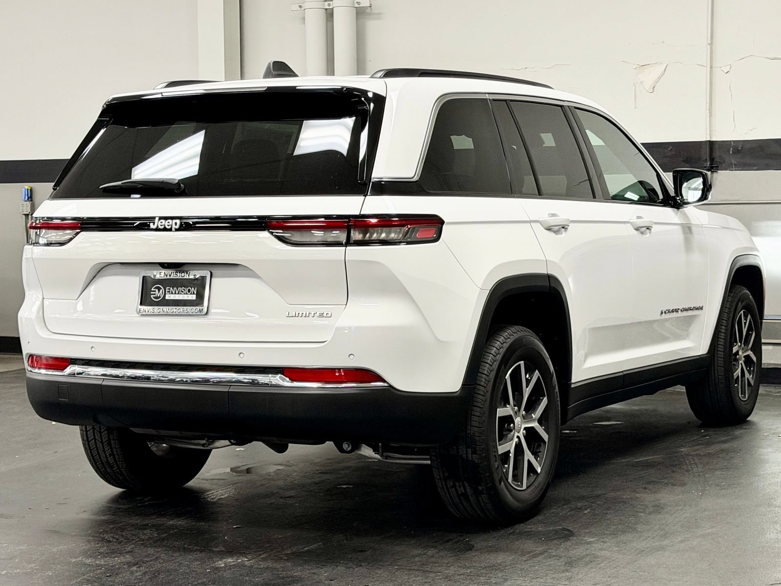 Used 2024 Jeep Grand Cherokee Limited RWD image 12