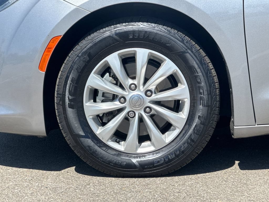 Used 2018 Chrysler Pacifica Touring-L Plus FWD image 33