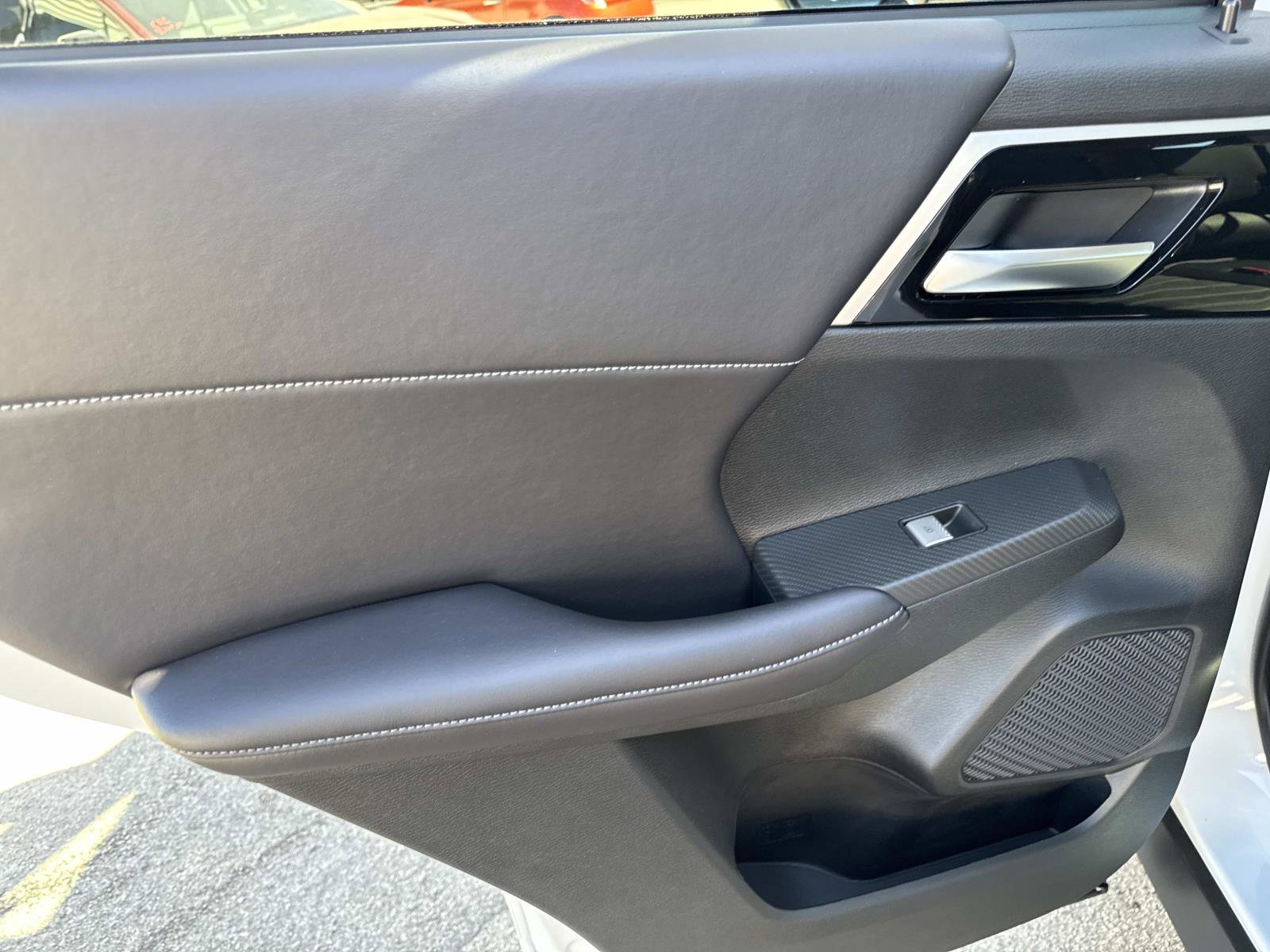 New 2025 Mitsubishi Outlander 4WD Plug-In Hybrid image 11
