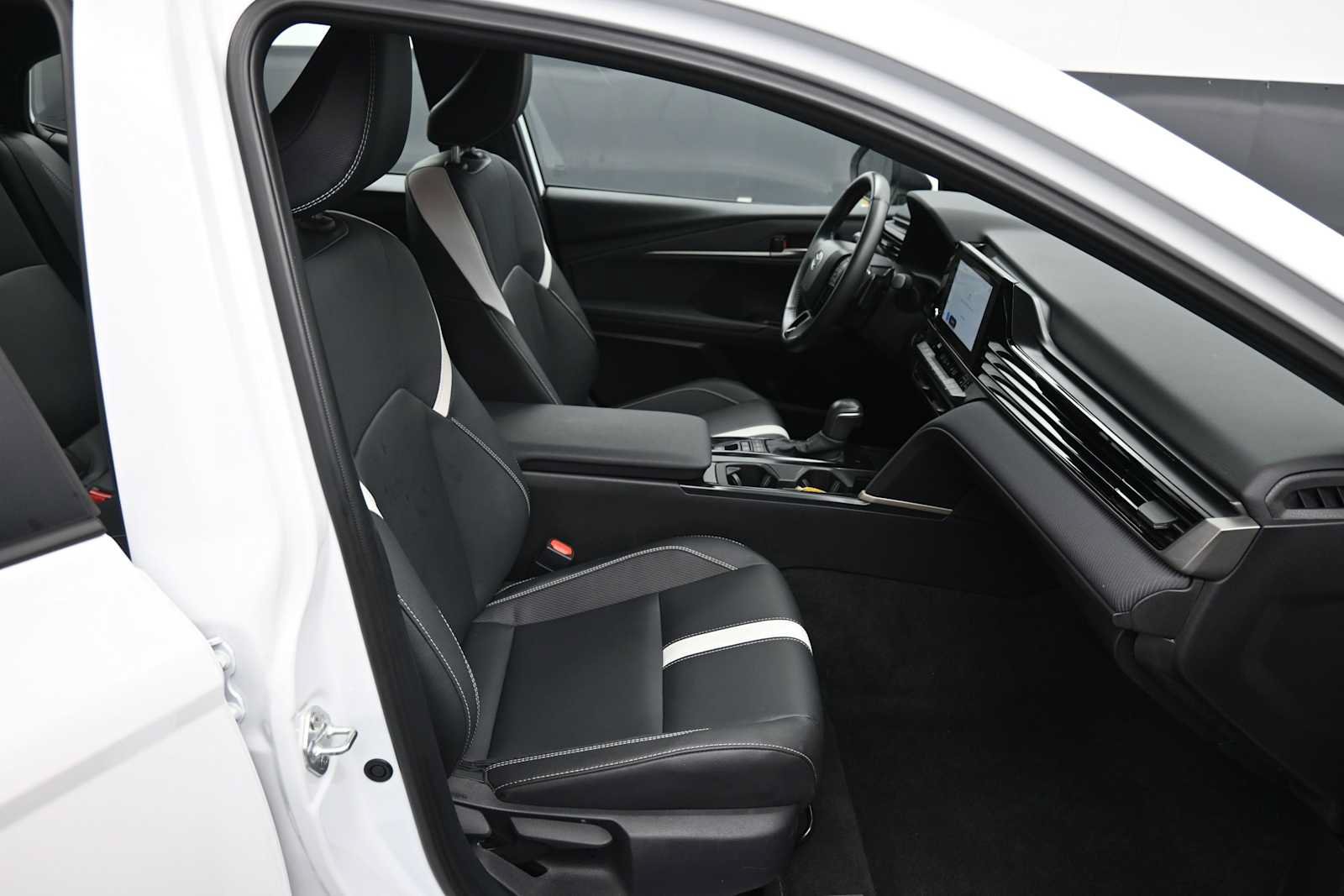 Used 2025 Toyota Camry SE w/ Convenience Package AWD/4WD image 24