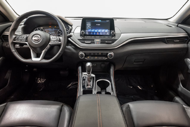 Used 2025 Nissan Altima 2.5 SR FWD image 29