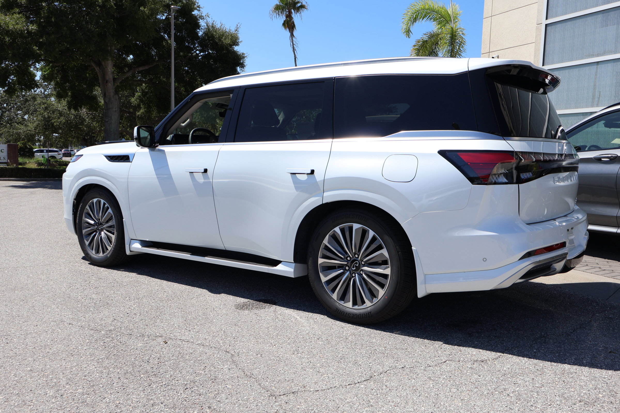 New 2026 INFINITI QX80 Luxe image 7