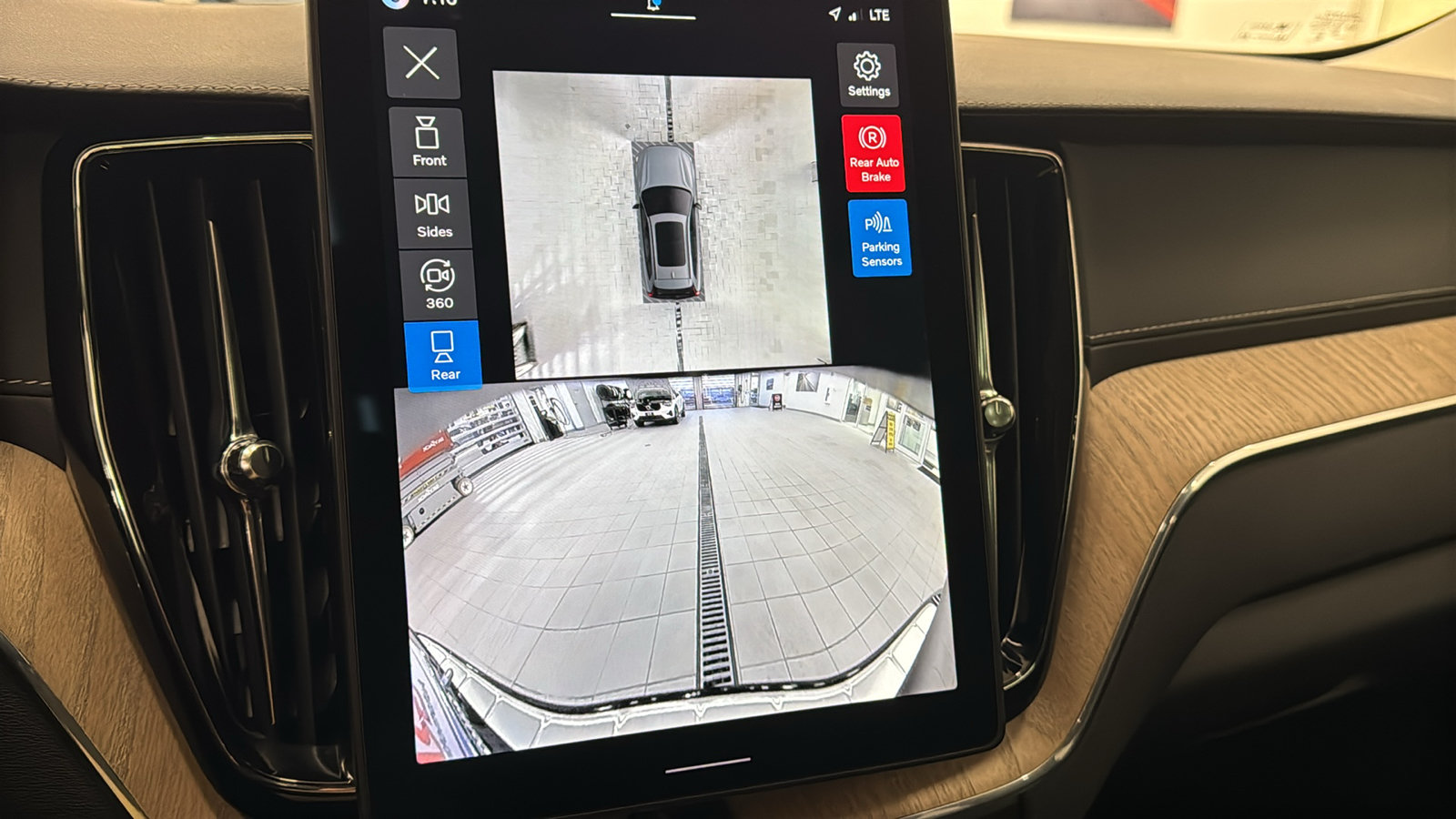 Used 2026 Volvo XC60 B5 Ultra AWD/4WD image 18