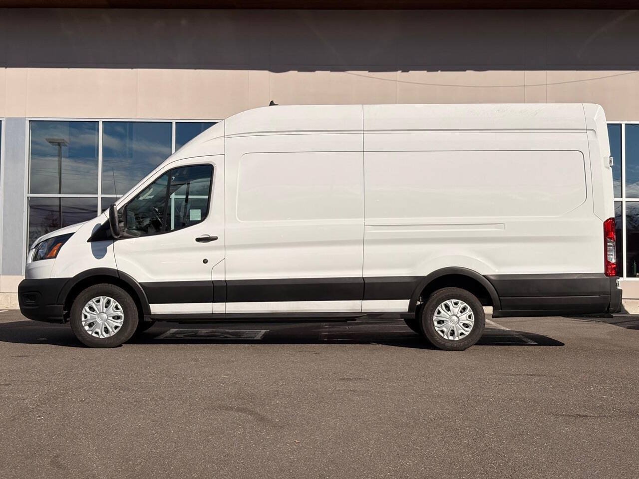 Used 2023 Ford E-Transit 148 High Roof Extended w/ Load Area Protection Package RWD image 4