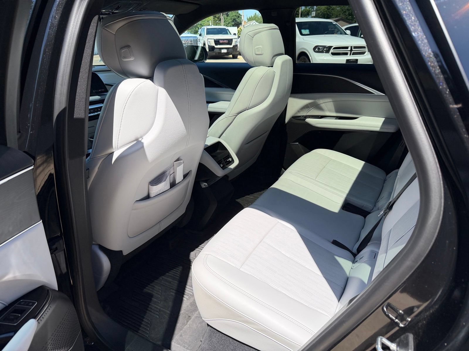Used 2024 Cadillac Lyriq Sport AWD/4WD image 24