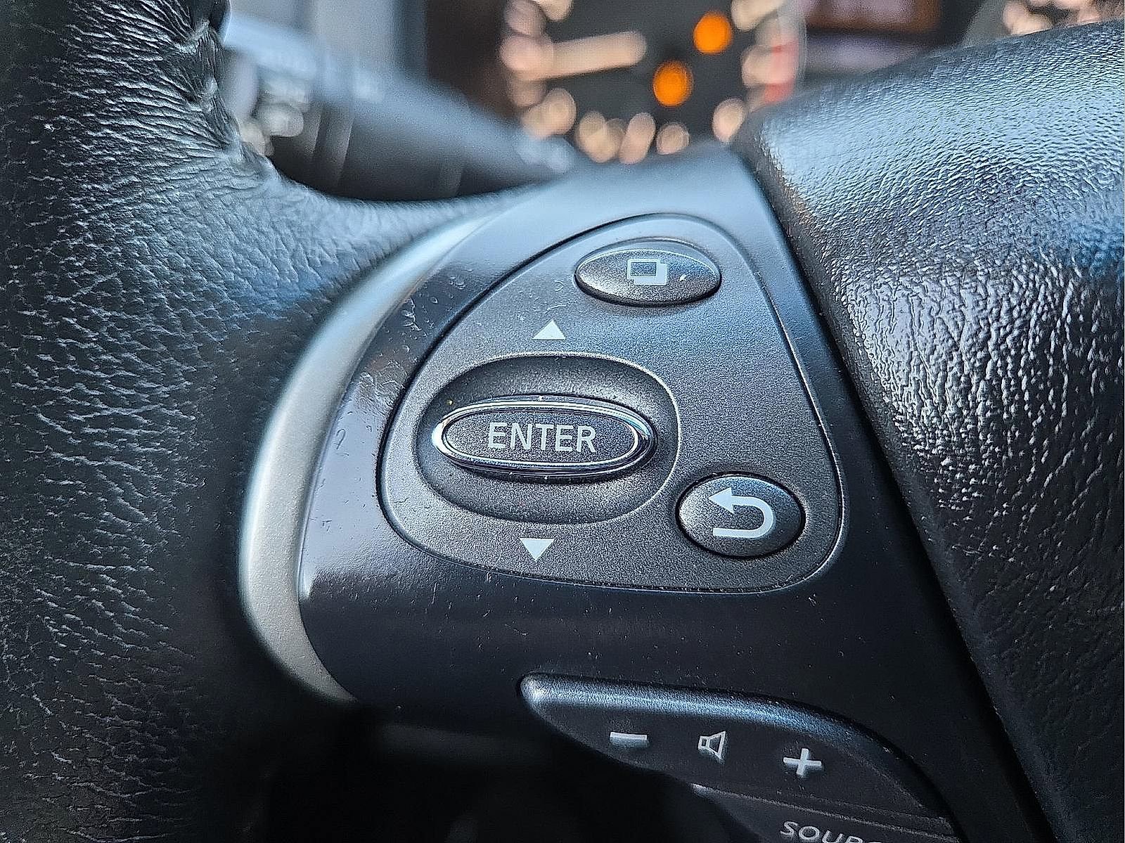 Used 2019 Nissan Pathfinder SV image 19