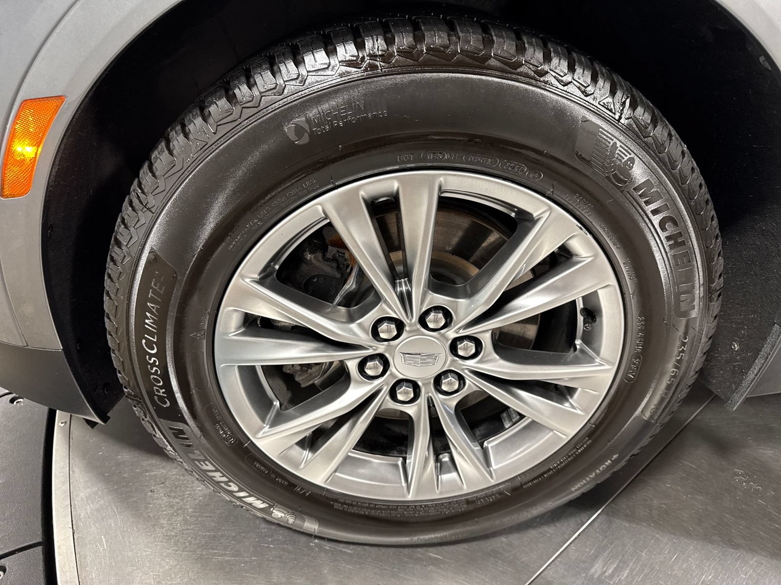 Used 2021 Cadillac XT5 Premium Luxury AWD/4WD image 2
