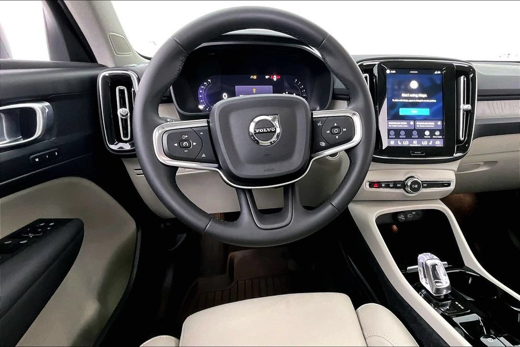 Used 2024 Volvo XC40 B5 Plus AWD/4WD image 6
