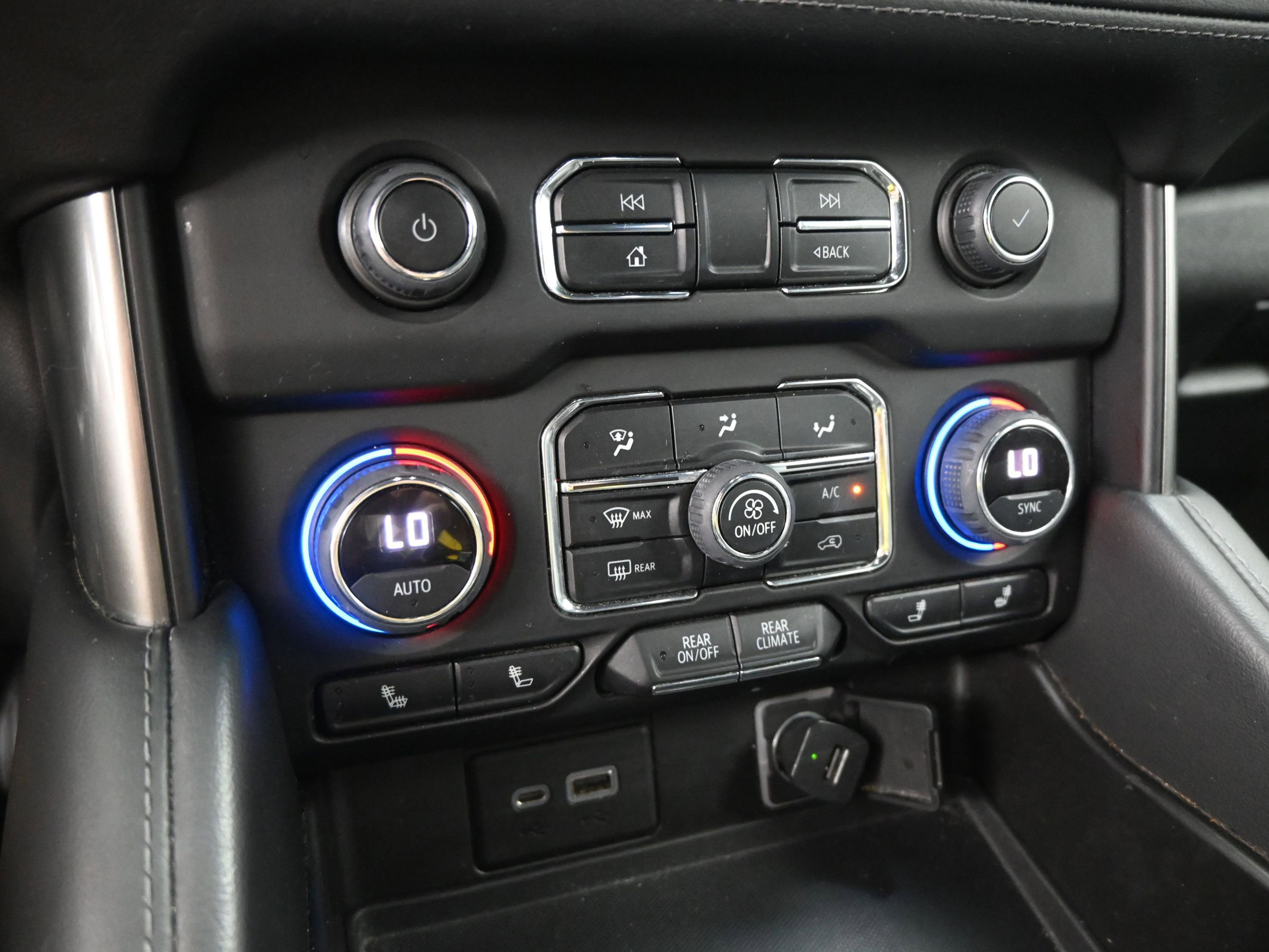 Used 2021 Chevrolet Tahoe Z71 w/ Luxury Package image 14