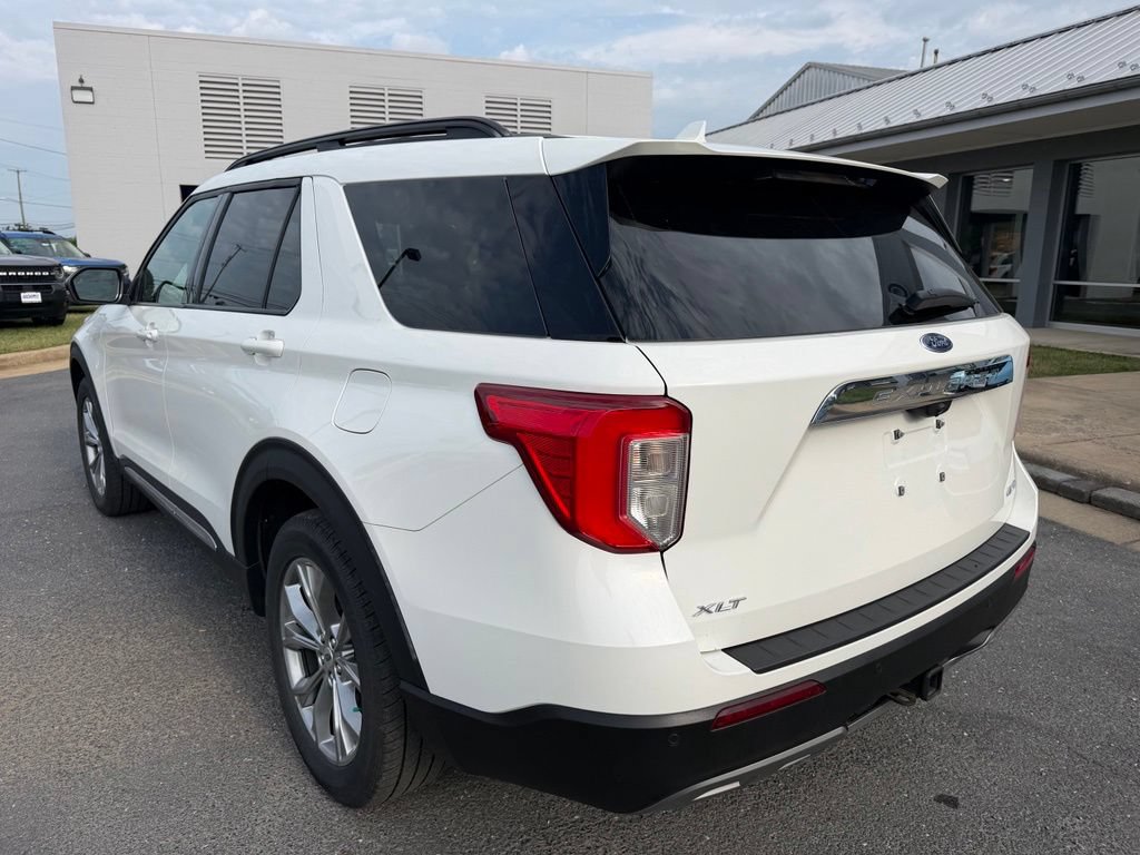 Used 2022 Ford Explorer XLT w/ Equipment Group 202A AWD/4WD image 3