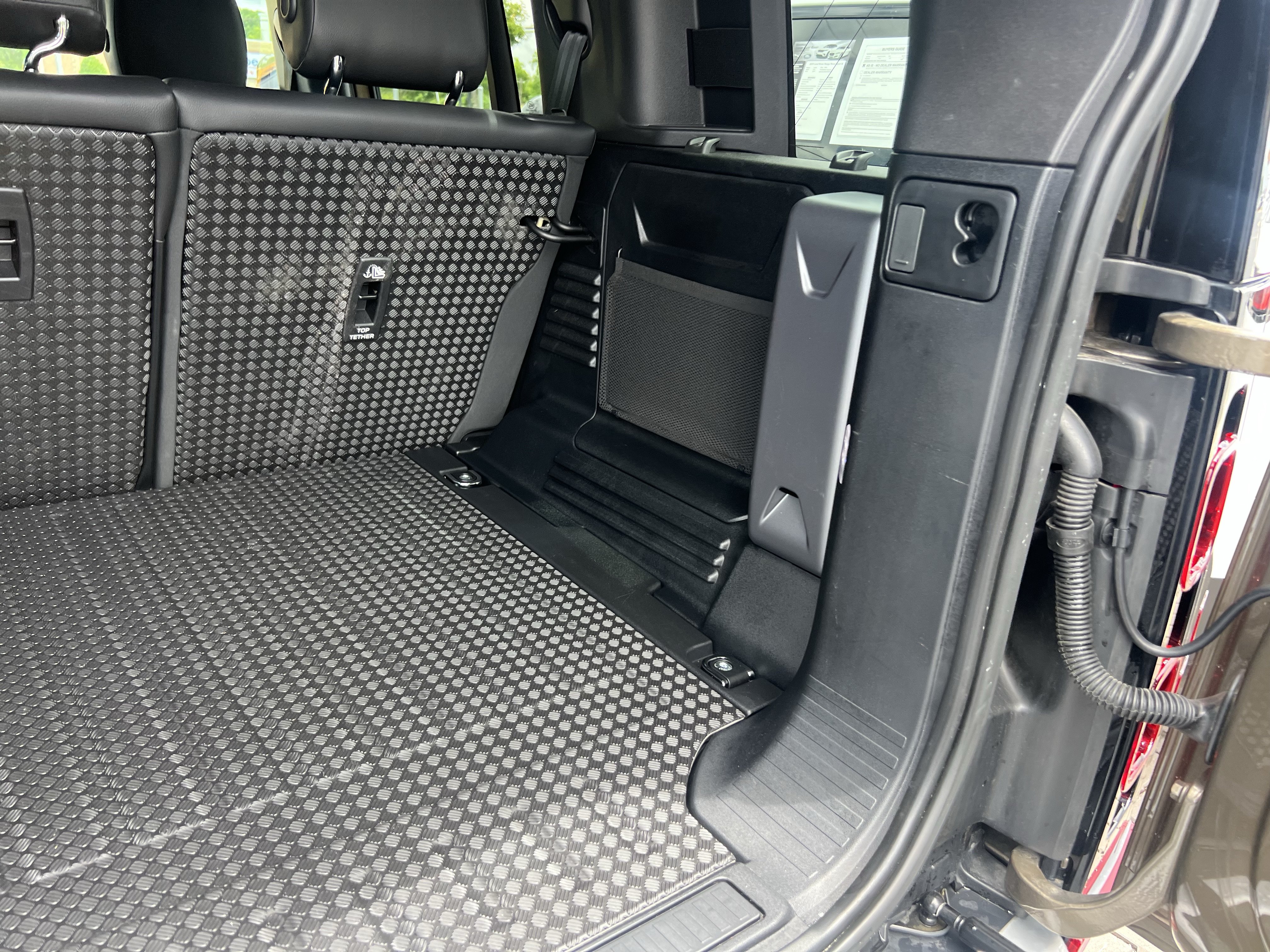 Certified 2023 Land Rover Defender 110 SE AWD/4WD image 33